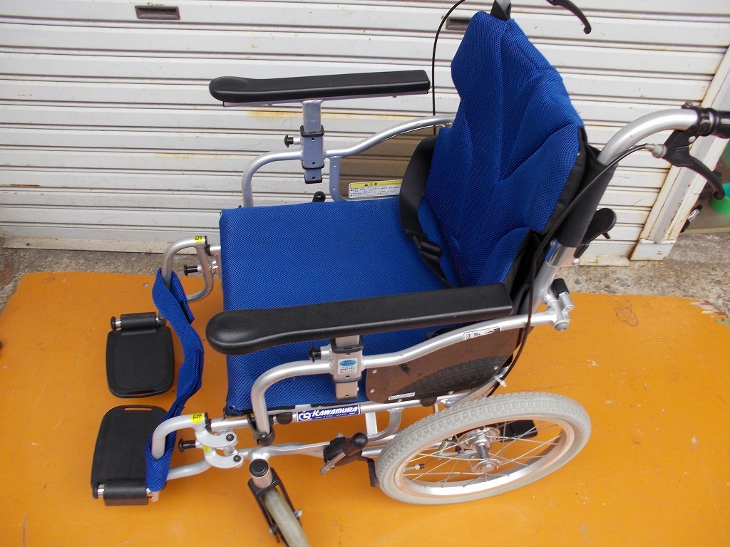 車いす 車椅子 介助用 折りたたみ 軽量 コンパクト ノーパンク 多機能