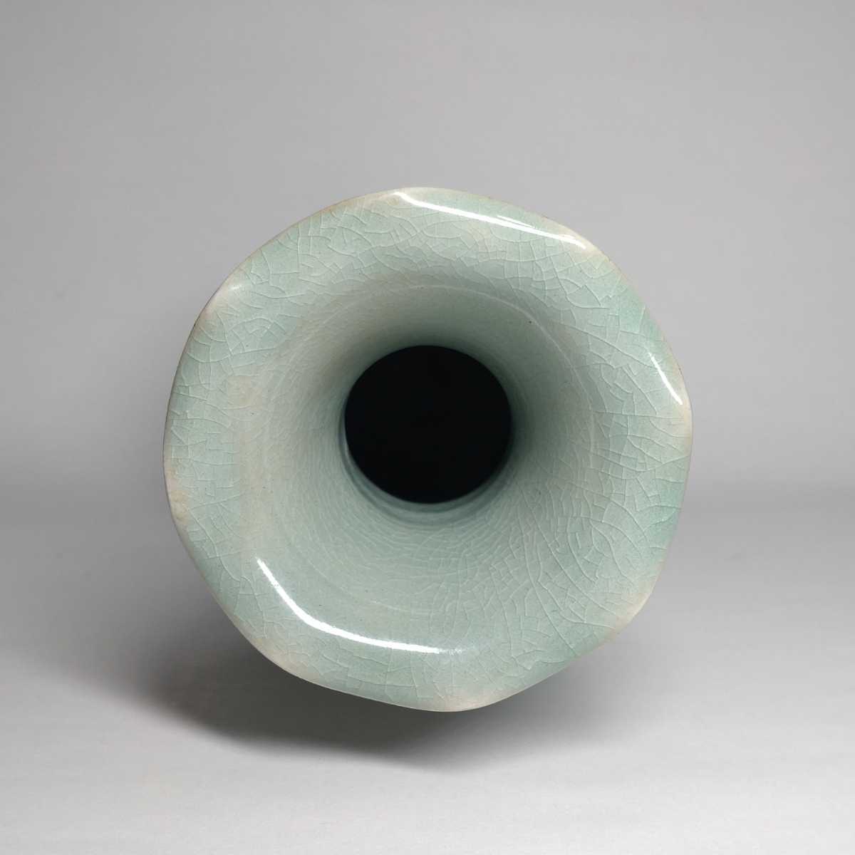 HOT，2025 韓国人間文化財(人間国宝) 池順鐸 作 青磁瓜形瓶 高さ約24cm