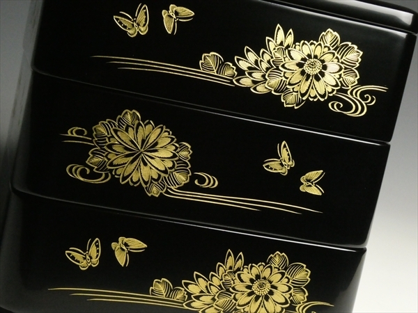 N713 輪島塗 天然木 漆塗 沈金 花蝶文 三段重 重箱 共箱 【公式通販】