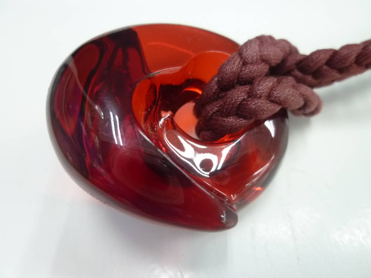 中古品』Baccarat/バカラ レッドクリスタル 勾玉風 チョーカー