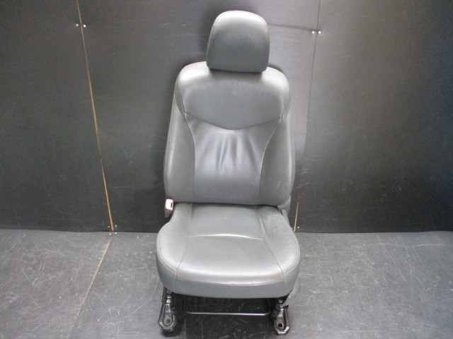プリウス ZVW30 トヨタ トヨタ純正 sツーリングの 本革 【即決有