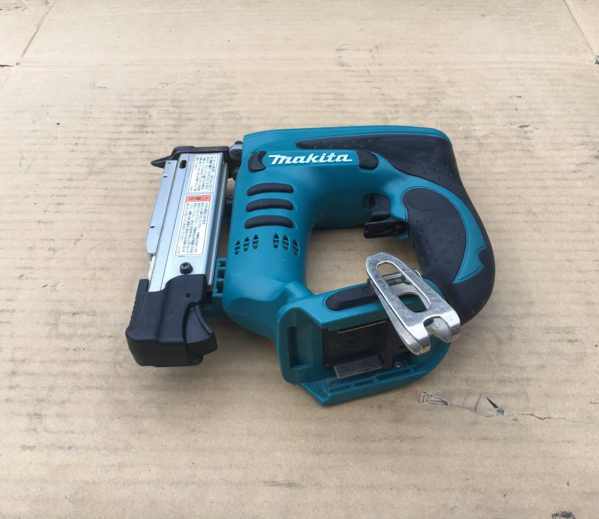 大特価!!! ★即決16900円★ PT350D マキタ MAKITA 充電式ピンタッカー