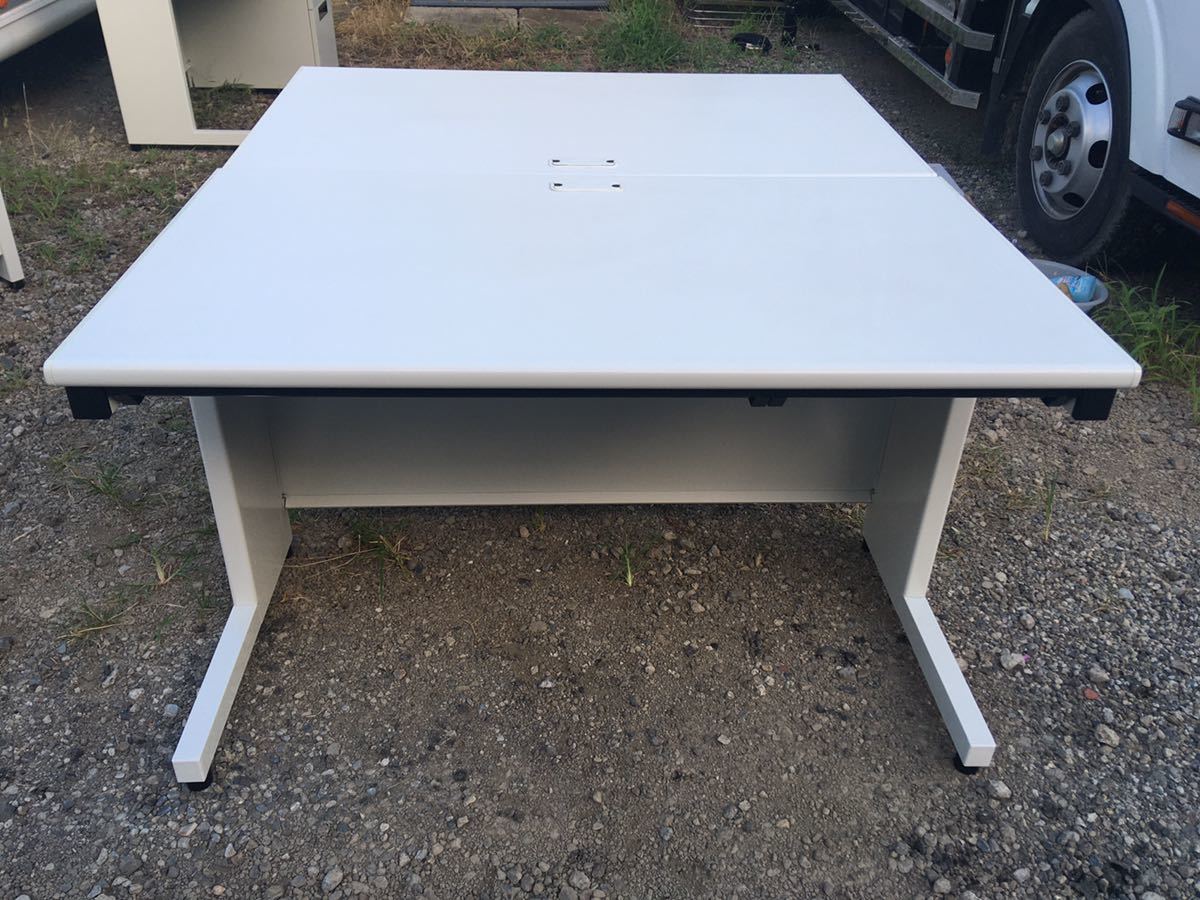 2086853_USM_TABLE_04