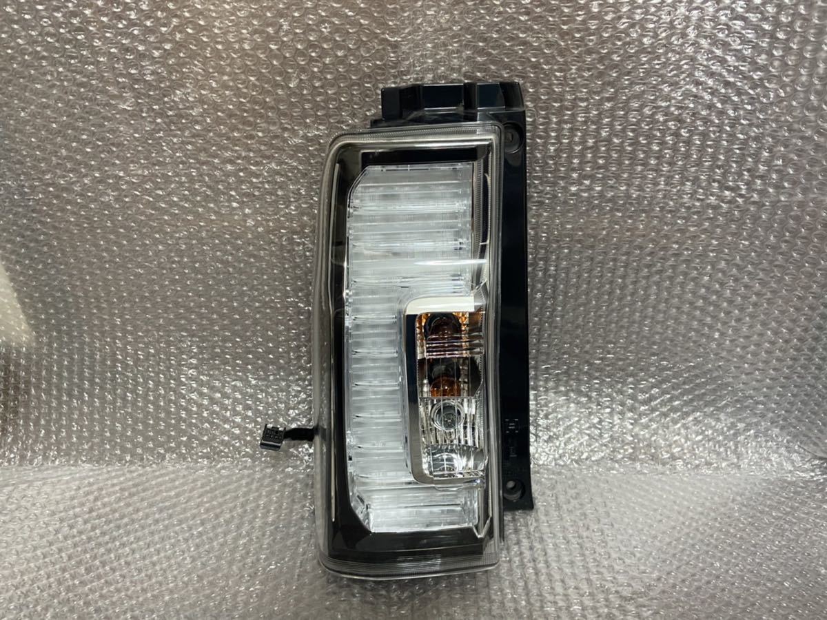 LA600S LA610S ダイハツ タントカスタム 左 助手席側 テールランプ