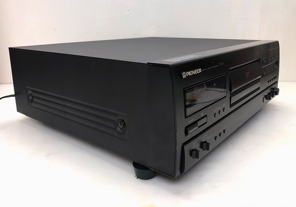 Pioneer D-05 DATデッキ（ジャンク）テープ2本付き。 Pioneer