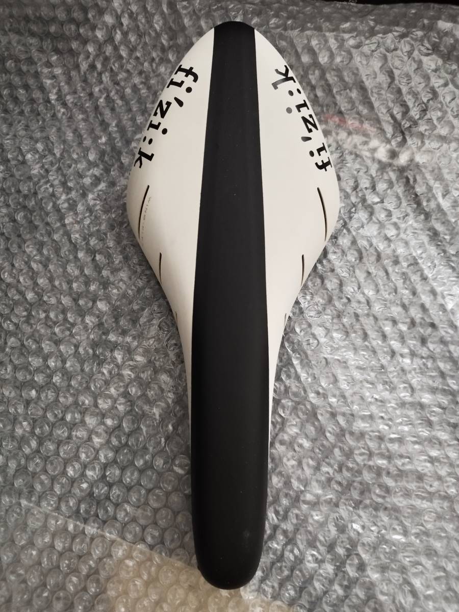 fizik フィジーク アリオネ サドル ホワイト K:ium