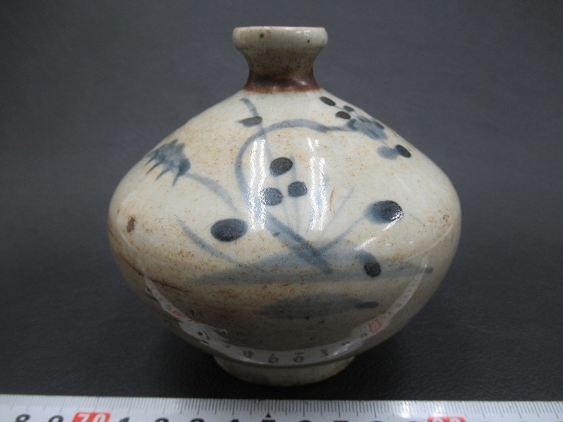 古伊万里 染付 草花文 油壺 高さ約10cm D1241 伊万里 染付 草花文 油壷 油壺 小壷 一輪生 □お知らせ