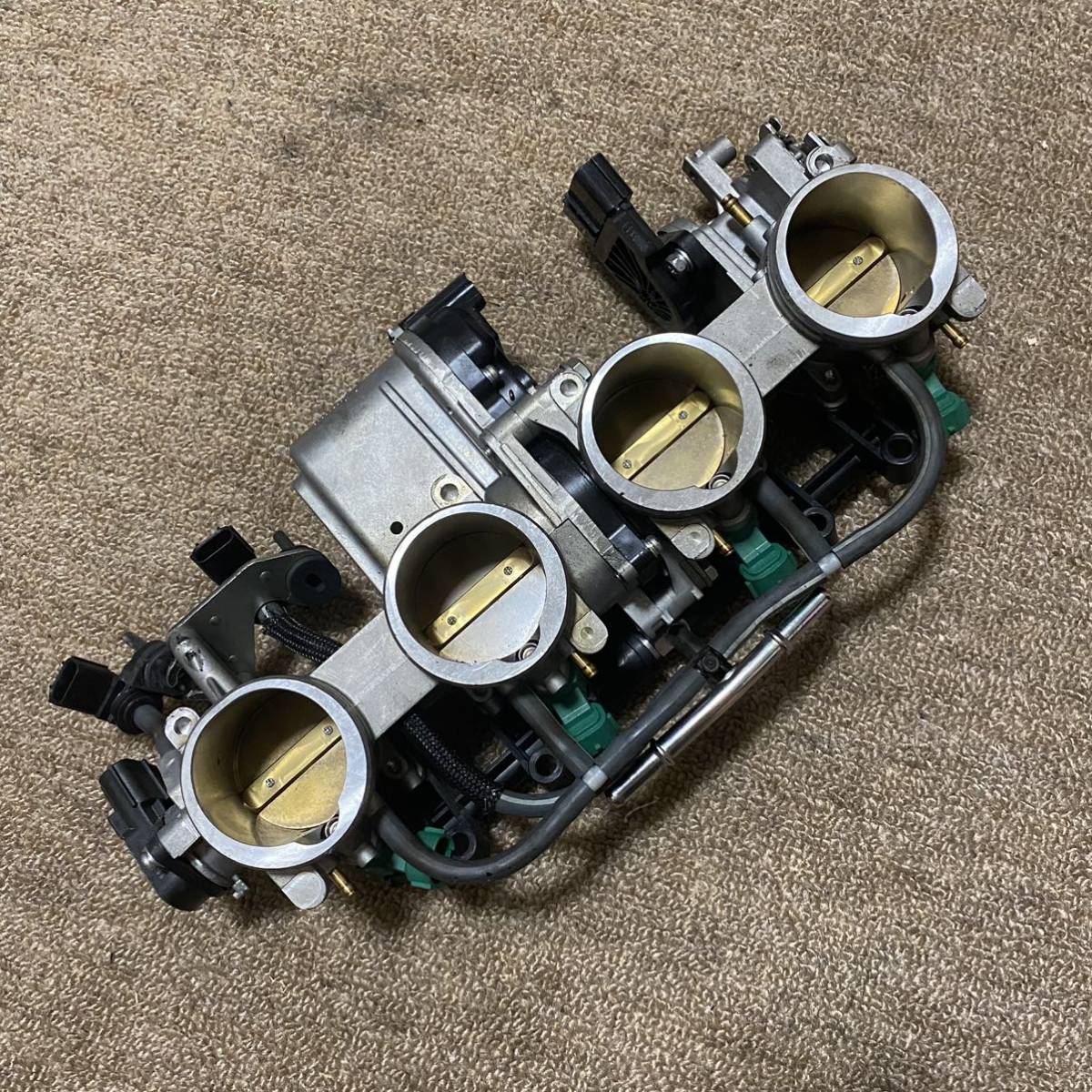 ZX-10R 16-18 スロットルボディ インジェクション インジェクター 