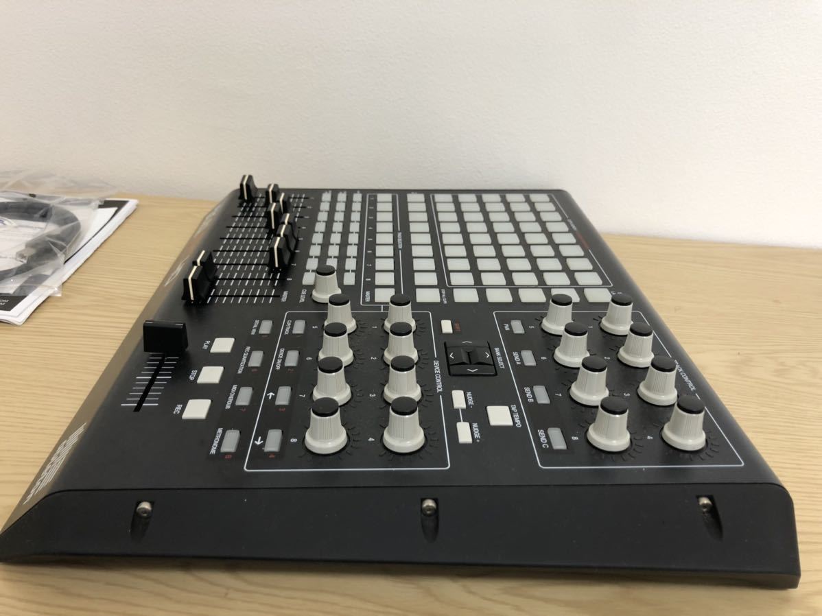 AKAI APC40 MIDI アカイ コントローラー Live MKII MIDIコントローラー