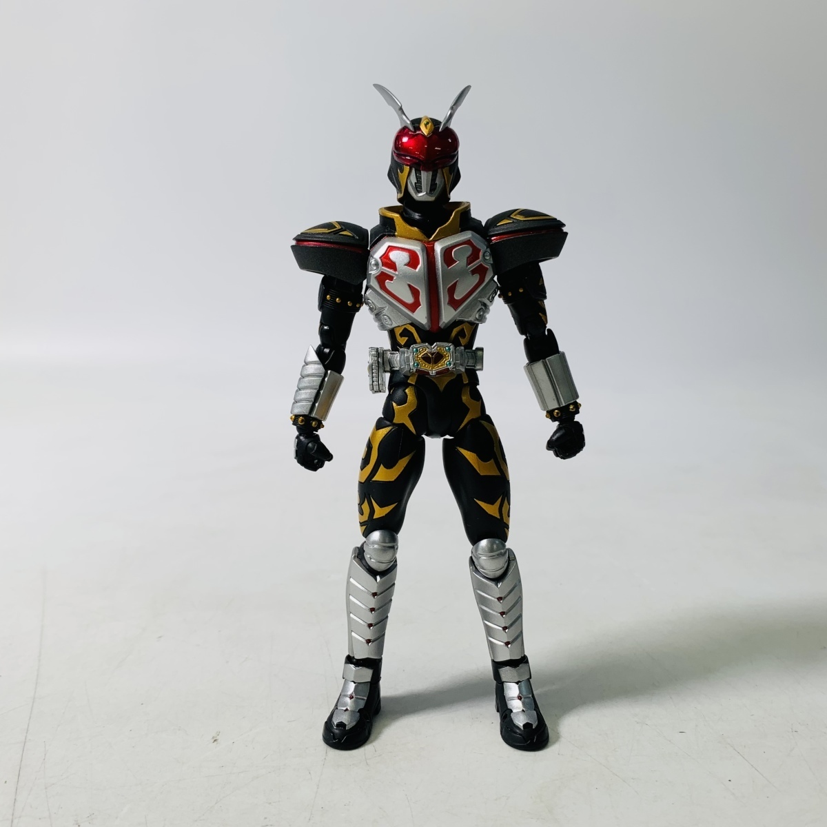 中古品 S.H.Figuarts 仮面ライダーブレイド剣 仮面ライダーカリス