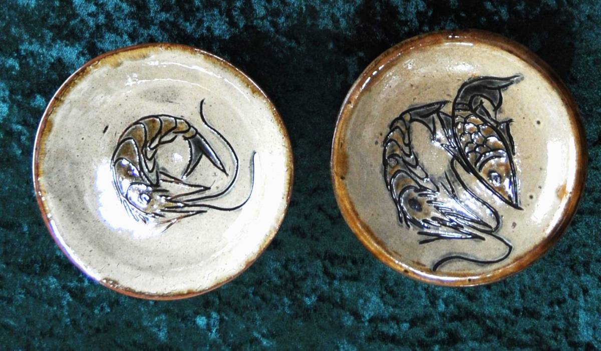 大得価，セール 人間国宝 金城次郎作 2点 壺屋焼海老魚紋皿 壺屋焼海老紋皿 各品寸法 縦横160mm&times;高さ40mm 用心箱付(壺屋)｜売買されたオークション情報、yahooの商品情報をアーカイブ公開 - オークファン 壺屋