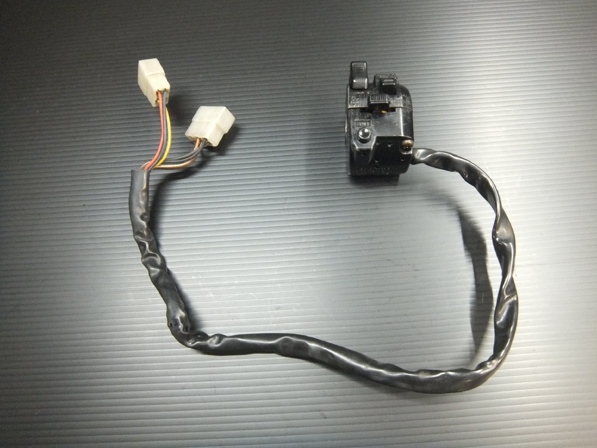ヤマハ　RZ250　左ハンドルスイッチ（腰上350cc　4L3　4U0　4L0　オリジナル外装　実動車より　動画あり　旧車絶版廃番　 RZ250 RZ350 純正 オリペン サイドカバー左右（腰上350cc 4L0