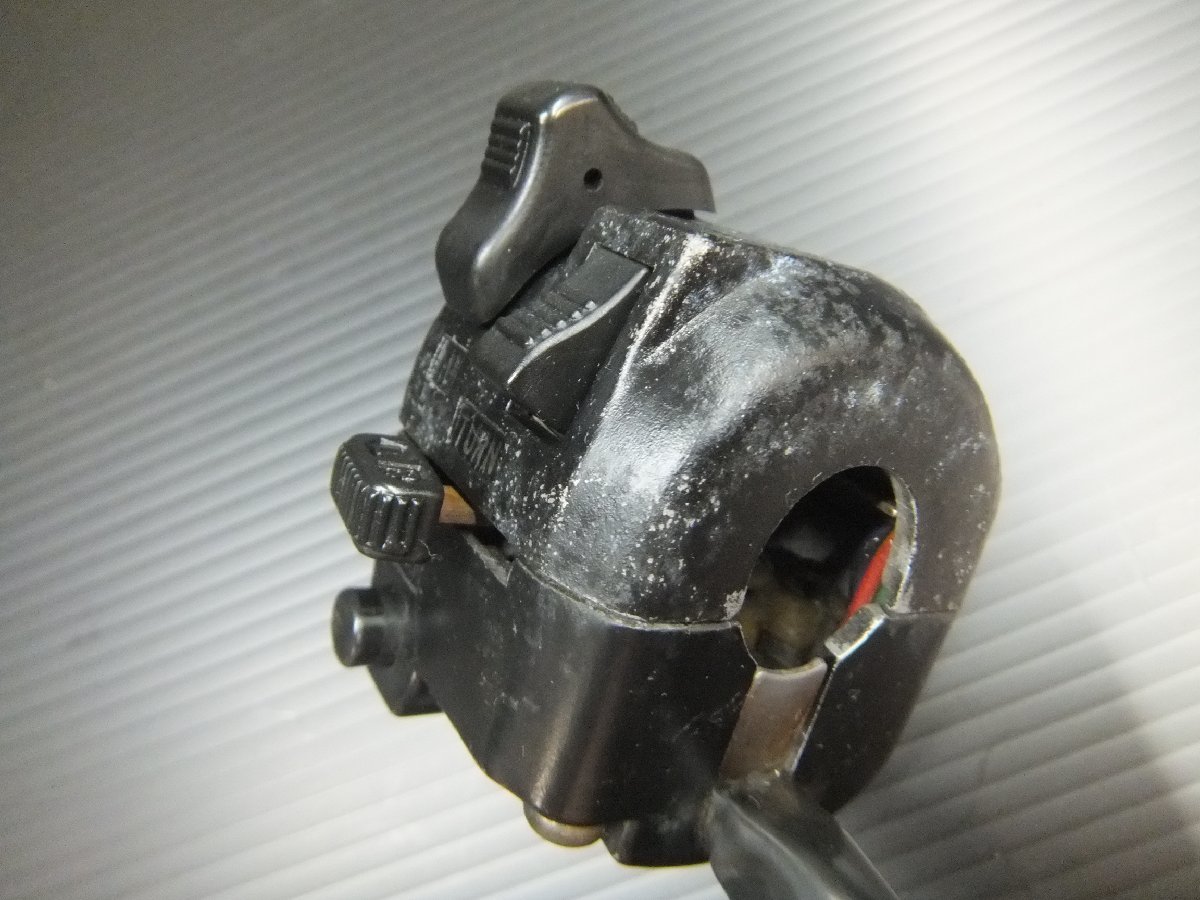 ヤマハ　RZ250　左ハンドルスイッチ（腰上350cc　4L3　4U0　4L0　オリジナル外装　実動車より　動画あり　旧車絶版廃番　 RZ250 RZ350 純正 オリペン サイドカバー左右（腰上350cc 4L0