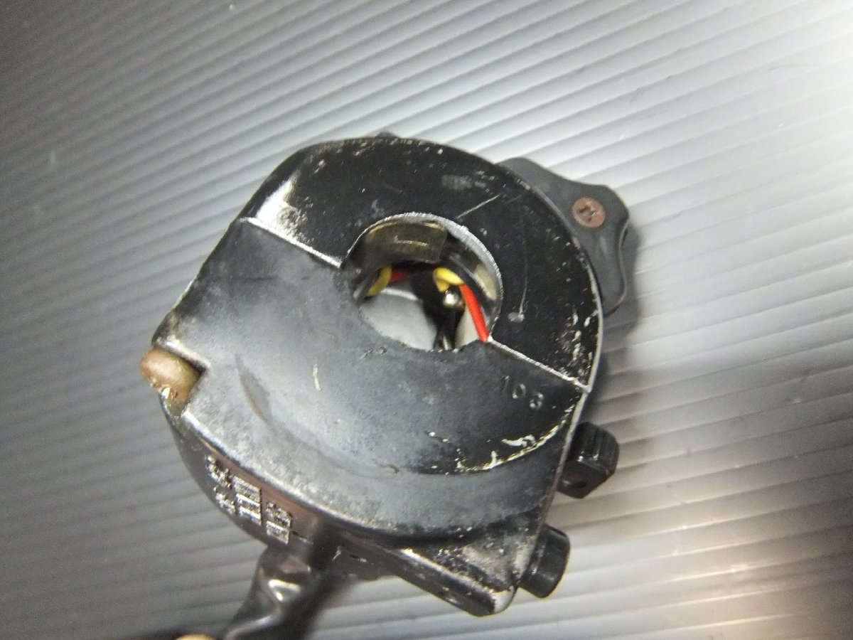 ヤマハ　RZ250　左ハンドルスイッチ（腰上350cc　4L3　4U0　4L0　オリジナル外装　実動車より　動画あり　旧車絶版廃番　 RZ250 RZ350 純正 オリペン サイドカバー左右（腰上350cc 4L0
