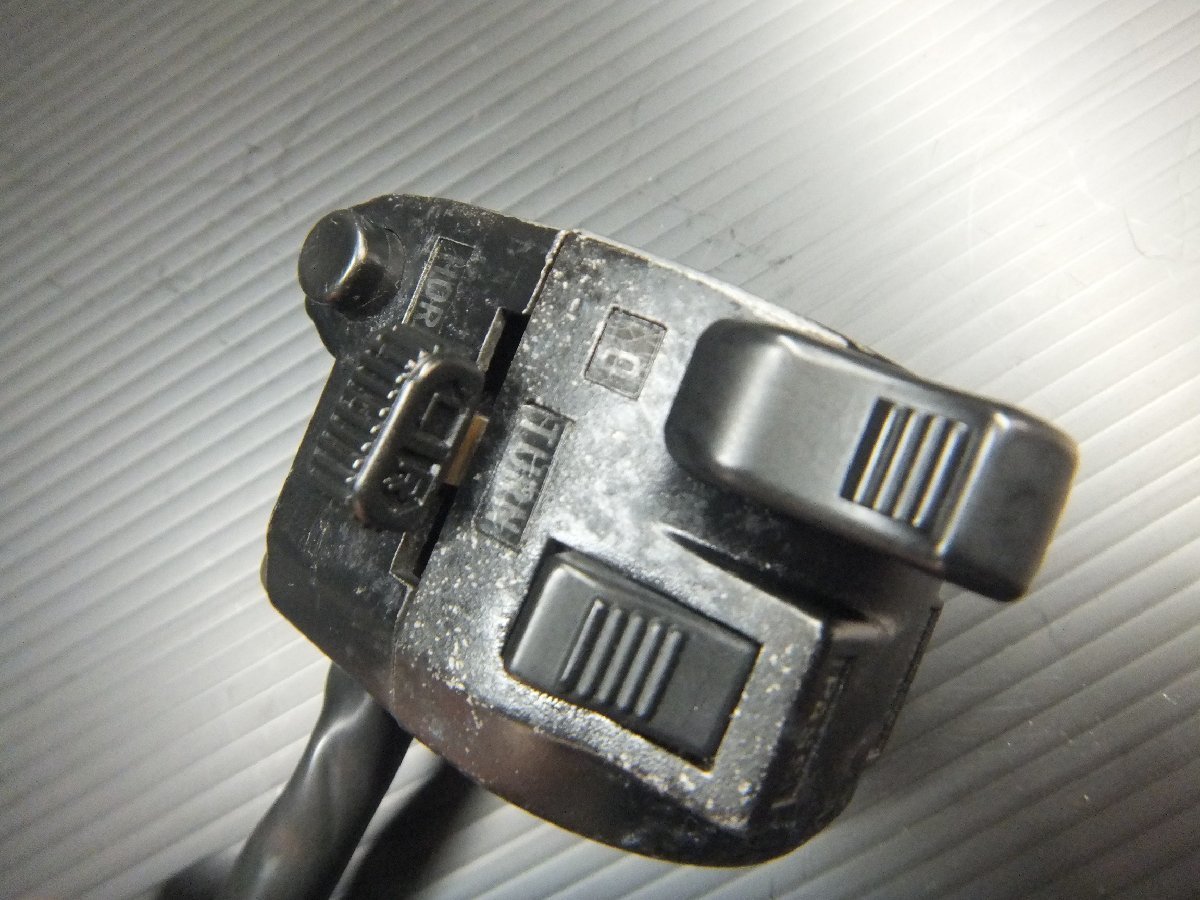 ヤマハ　RZ250　左ハンドルスイッチ（腰上350cc　4L3　4U0　4L0　オリジナル外装　実動車より　動画あり　旧車絶版廃番　 RZ250 RZ350 純正 オリペン サイドカバー左右（腰上350cc 4L0