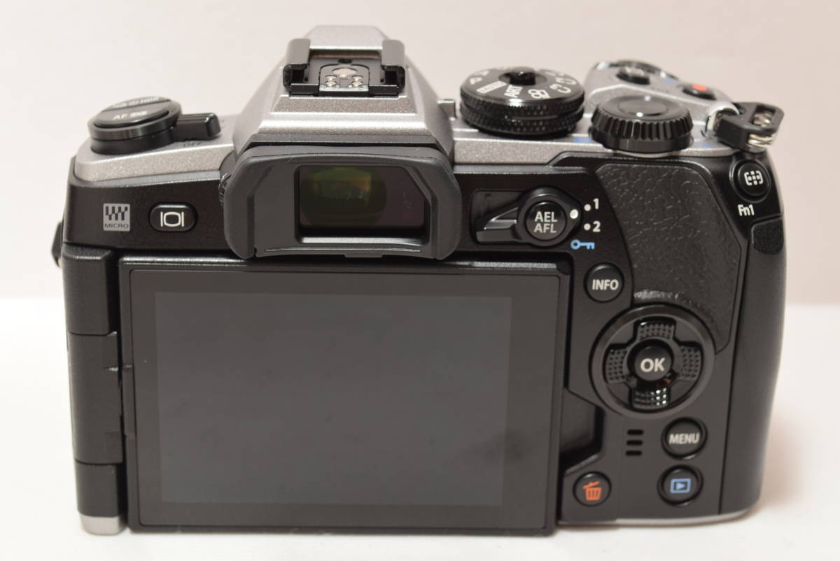 奇跡の190ショット！】 OLYMPUS ミラーレス一眼 OM-D E-M1 MarkⅡ