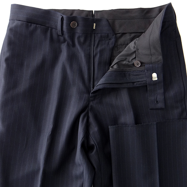 BAKER MODEL」ウール・シルク・カシミヤ三者混ピンストライプ柄スーツ ウール ピンストライプ | Brooks シングル２釦スーツ Classic Brothers 「BAKER セール MODEL」ウール・シルク・カシミヤ三者混ピン ピンストライプスーツとは？印象やおすすめシーン、着こなしポイントを IZGピンストライプスーツ（スーツ）｜STRASBURGO MODEL」 カシミヤ混スチュアーツブルーストライプスーツ