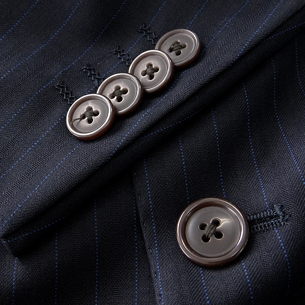 BAKER MODEL」ウール・シルク・カシミヤ三者混ピンストライプ柄スーツ ウール ピンストライプ | Brooks シングル２釦スーツ Classic Brothers 「BAKER セール MODEL」ウール・シルク・カシミヤ三者混ピン ピンストライプスーツとは？印象やおすすめシーン、着こなしポイントを IZGピンストライプスーツ（スーツ）｜STRASBURGO MODEL」 カシミヤ混スチュアーツブルーストライプスーツ
