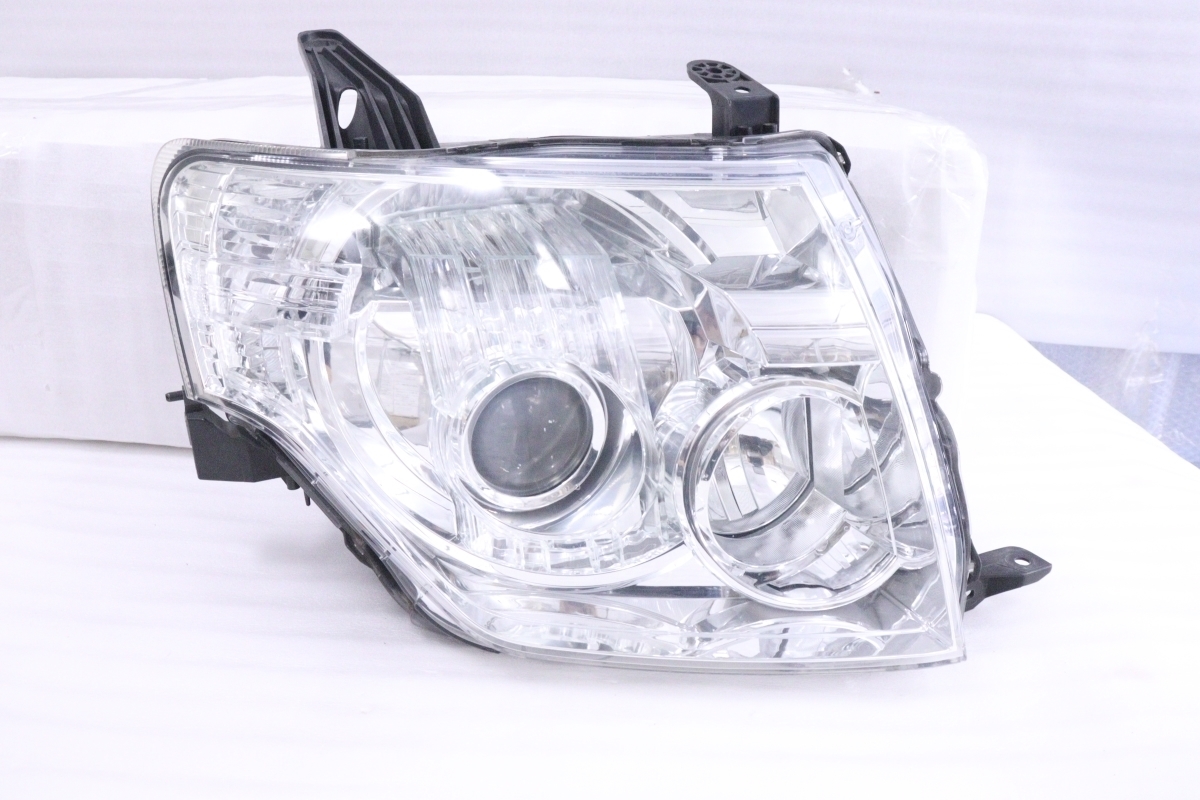 29-138★HID V83W パジェロ★右ヘッドライト KOITO 100-67018 打刻:Ｗ ユニット メッキ ★三菱 V83W V87W V93W V97W (UK)