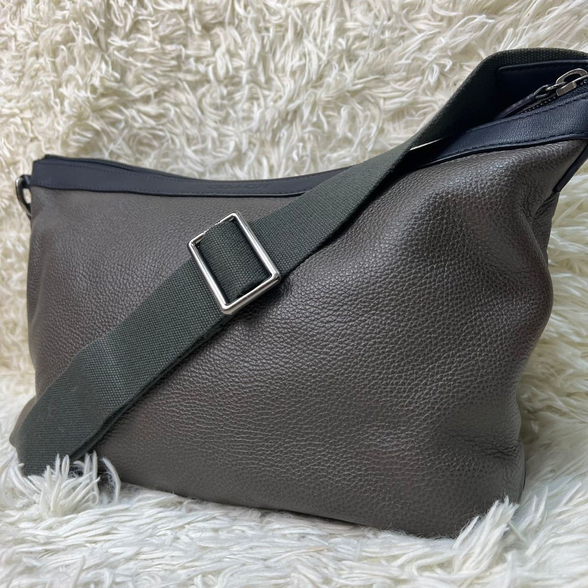 コーチ【未使用級！】相場価格￥66，000 COACH カムデン レザー 