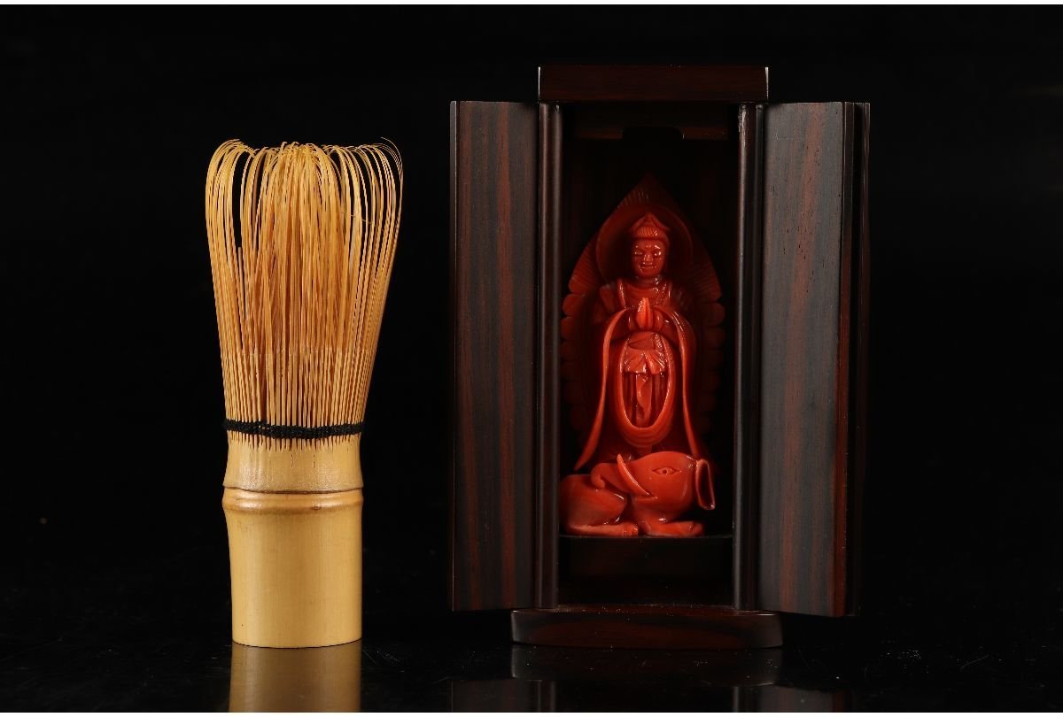 URA]仏教美術/天然珊瑚彫刻普賢菩薩立像/約147g/黒檀材逗子入/4-9-205 