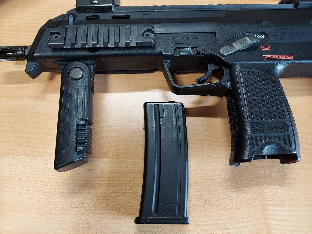 Yahoo!オークション - 東京マルイ 電動ガン MP7A1 現状渡し ジャンク