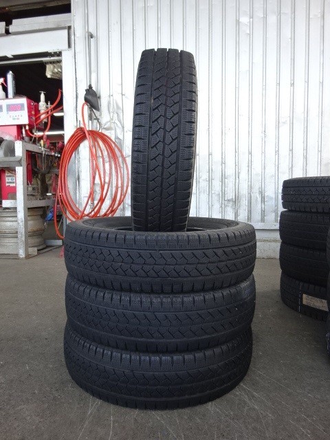 195/80R15　107/105Ｌ　ブリヂストン　BLIZZAK　VL1　中古スタッドレス４本⑤　(040926）