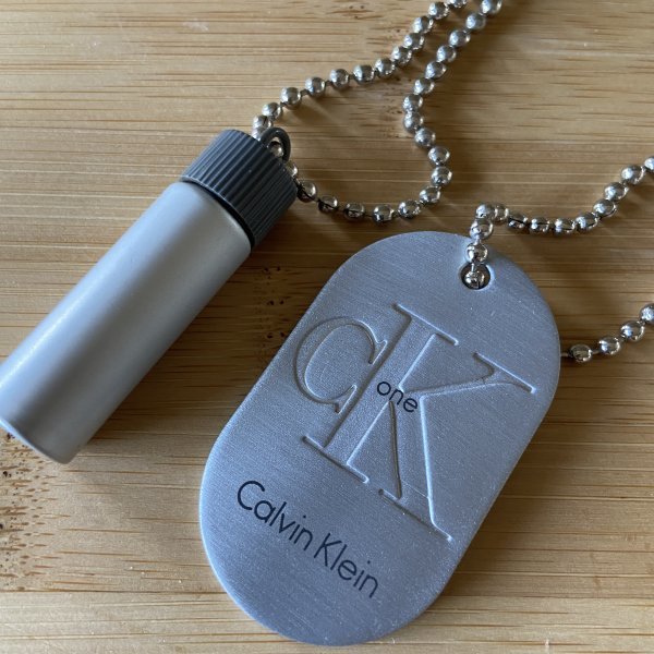 Calvin Klein カルバンクライン シルバー ドッグタグ ネックレス Calvin Klein カルバンクライン シルバー ドッグタグ ネックレス