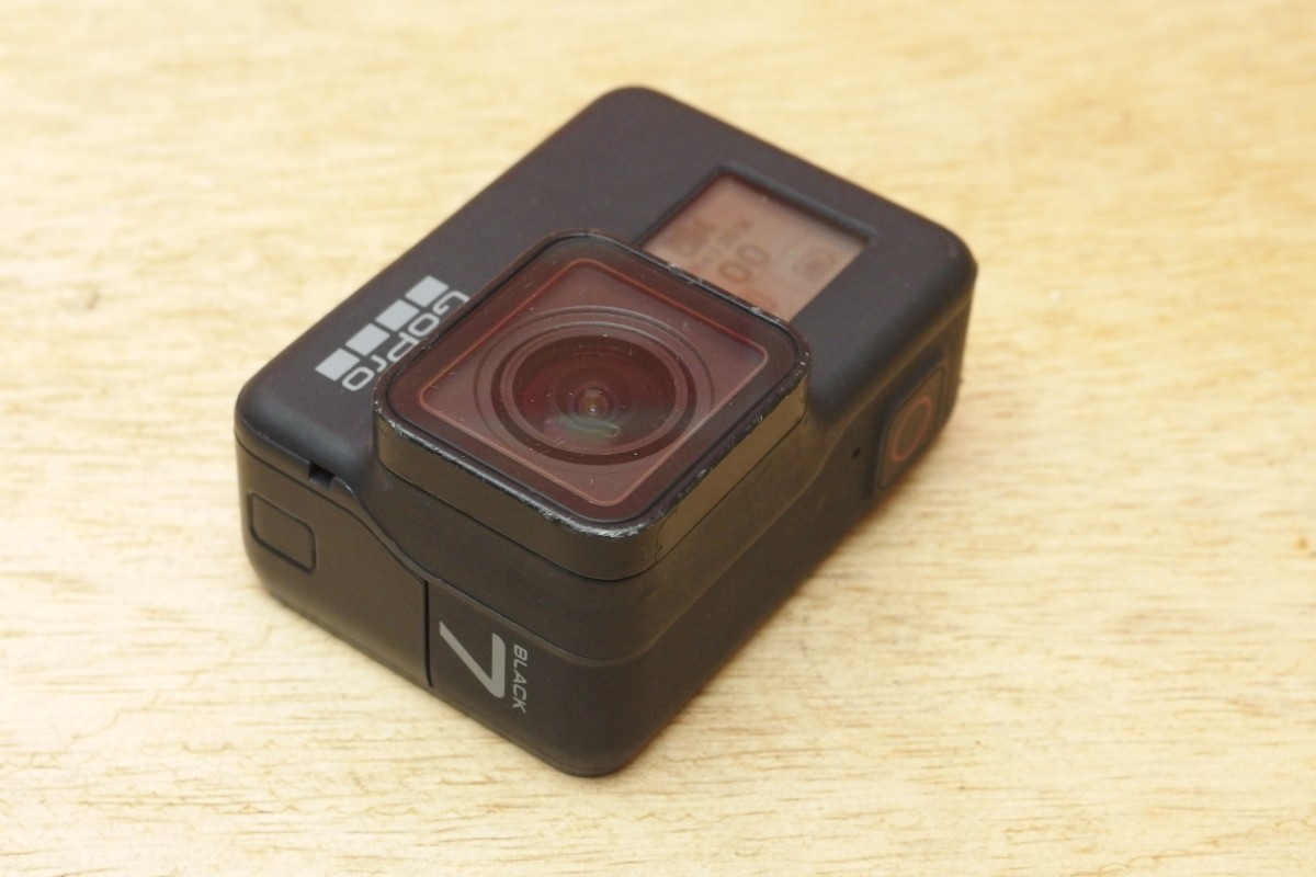 GoPro BLACK7 本体＆予備バッテリー＆防水3脚セット GoPro HERO7 Black 純正バッテリー3つ 純正マルチチャージャー リスト