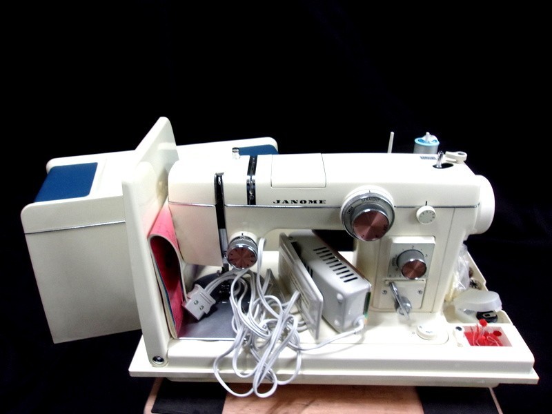 人気セール，100%新品 1000円スタート ミシン JANOME ジャノメ MODEL802 ハンドクラフト 手工芸 ジャノメミシン 蛇の目 通電確認済み ケース付 DD1012(ジャノメ)｜売買されたオークション情報、yahooの商品情報をアーカイ ジャノメ
