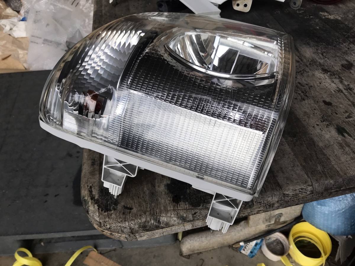 美品 キャリィ DA16T 右 ヘッドライト ハロゲン スクラム DG16T NT100