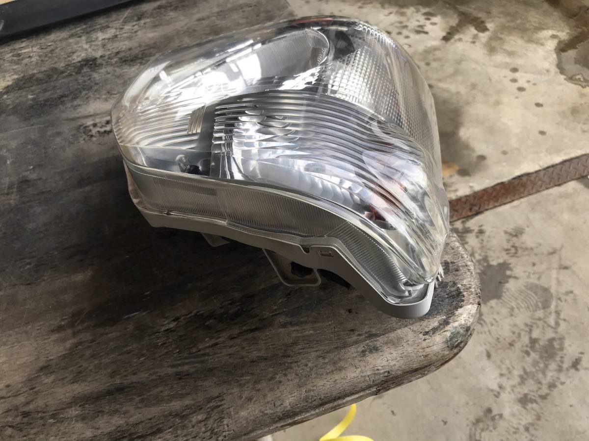 美品 キャリィ DA16T 右 ヘッドライト ハロゲン スクラム DG16T NT100