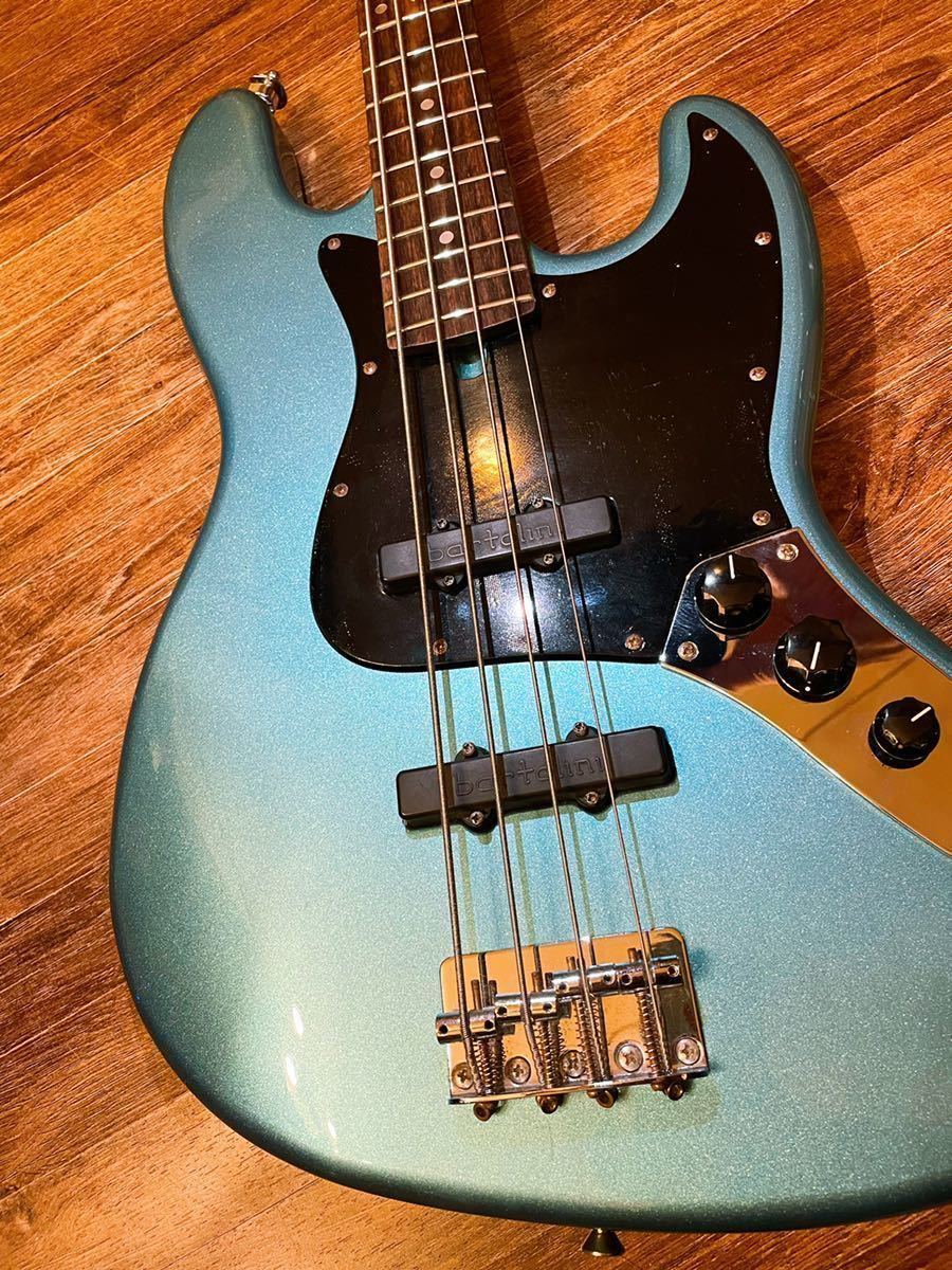 moon guitar バルトリーニピックアップ搭載