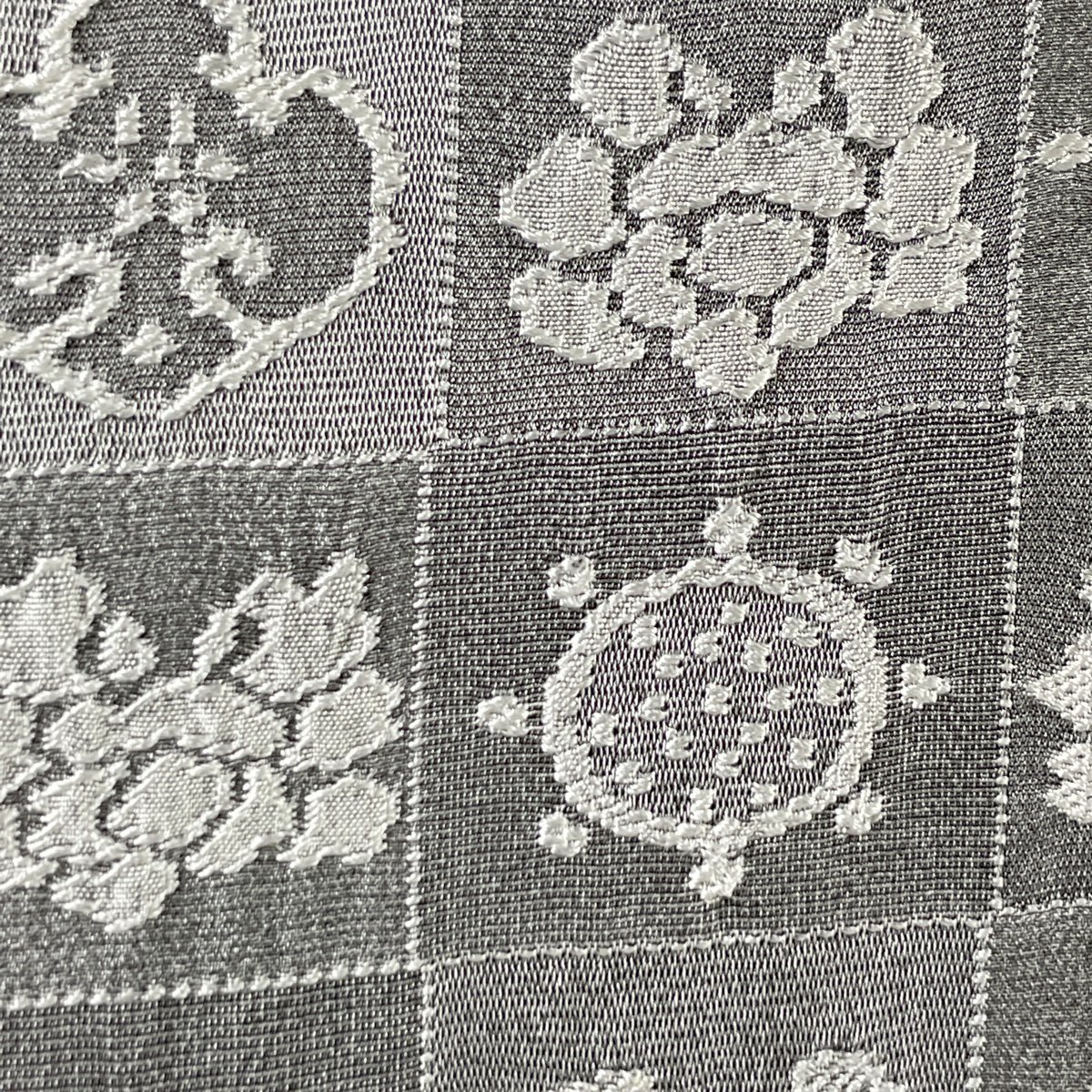 【競ナビ】 小紋 美品 名品 花車 草花 紋意匠 灰色 袷 168cm 67cm M 正絹 【中古】 袷 草花 小紋 S 笹 秀品