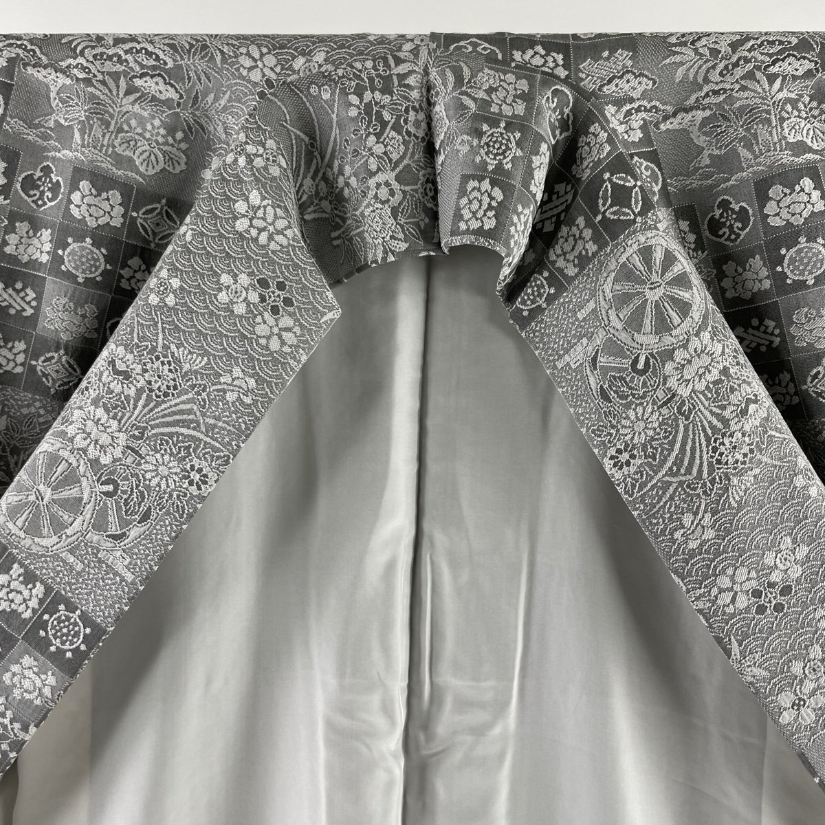 【競ナビ】 小紋 美品 名品 花車 草花 紋意匠 灰色 袷 168cm 67cm M 正絹 【中古】 袷 草花 小紋 S 笹 秀品