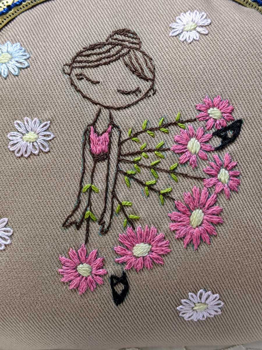 80☆がま口☆がま口ポーチ☆女の子☆青い鳥☆手刺繍☆ハンドメイド 80☆がま口☆がま口ポーチ☆女の子☆青い鳥☆手刺繍☆ハンドメイド