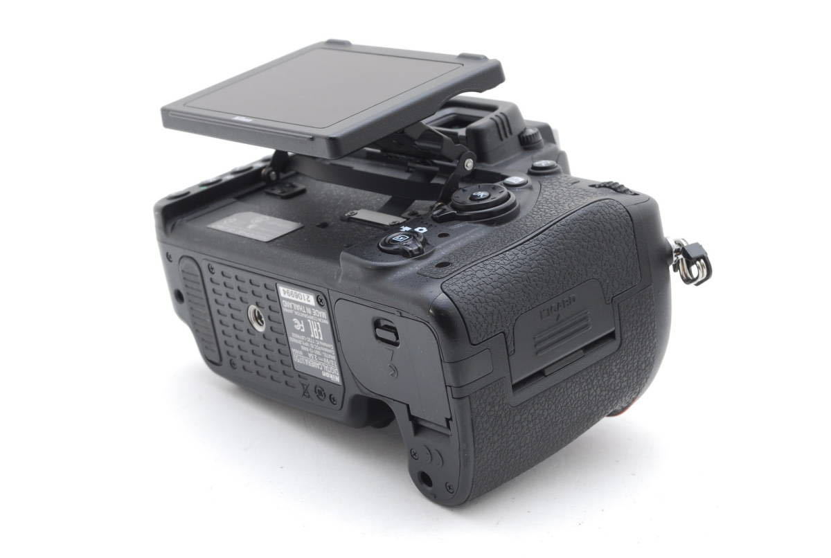 1円～【S数僅少】1904回 Nikon D750 ボディ 動作も写りもOK 概ねキレイ ボディキャップ、ストラップ、純正バッテリー、純正充電器付き 