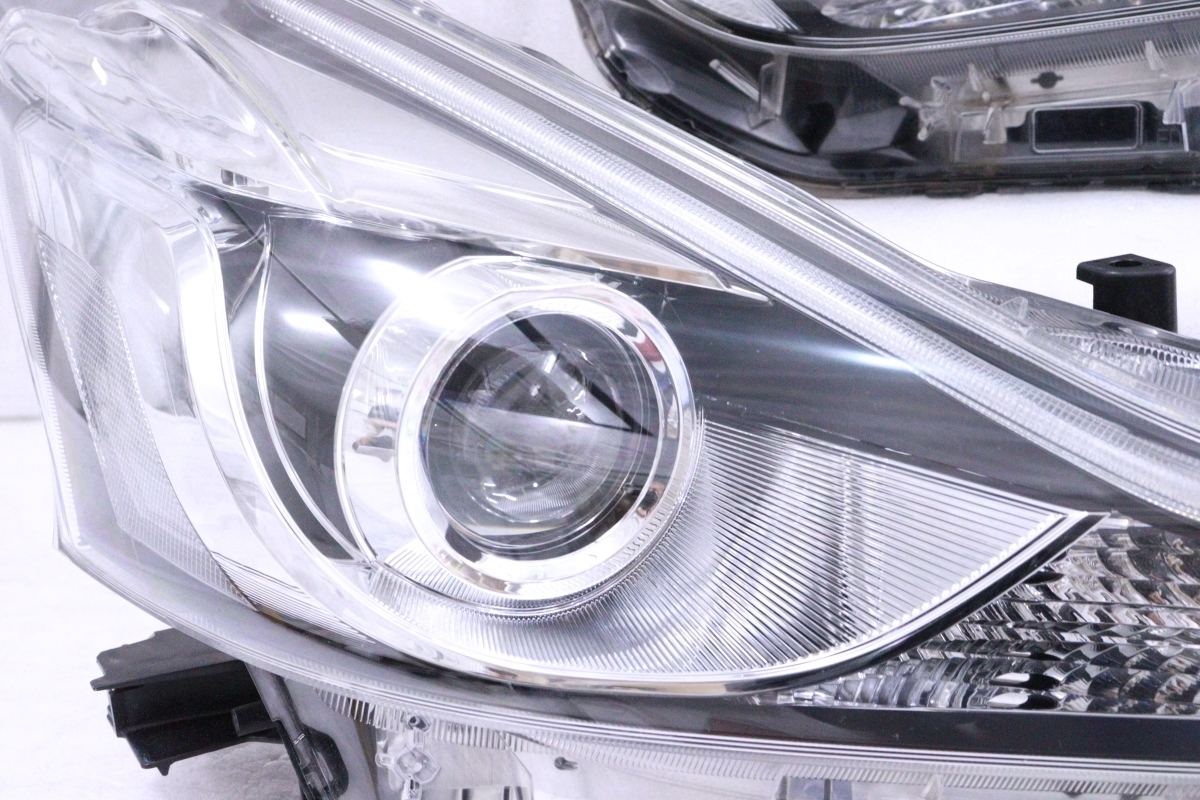 29-3027☆美品☆後期 LED ZVW40W プリウスα☆左右ヘッドライト KOITO