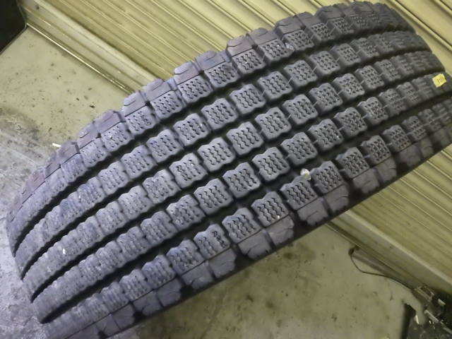  r3121-52 スタッドレスタイヤ 275/80R22.5 151/148J ブリヂストン W910 1-0(タイヤ)｜売買されたオークション情報、yahooの商品情報をアーカイブ公開 - オークファン タイヤ