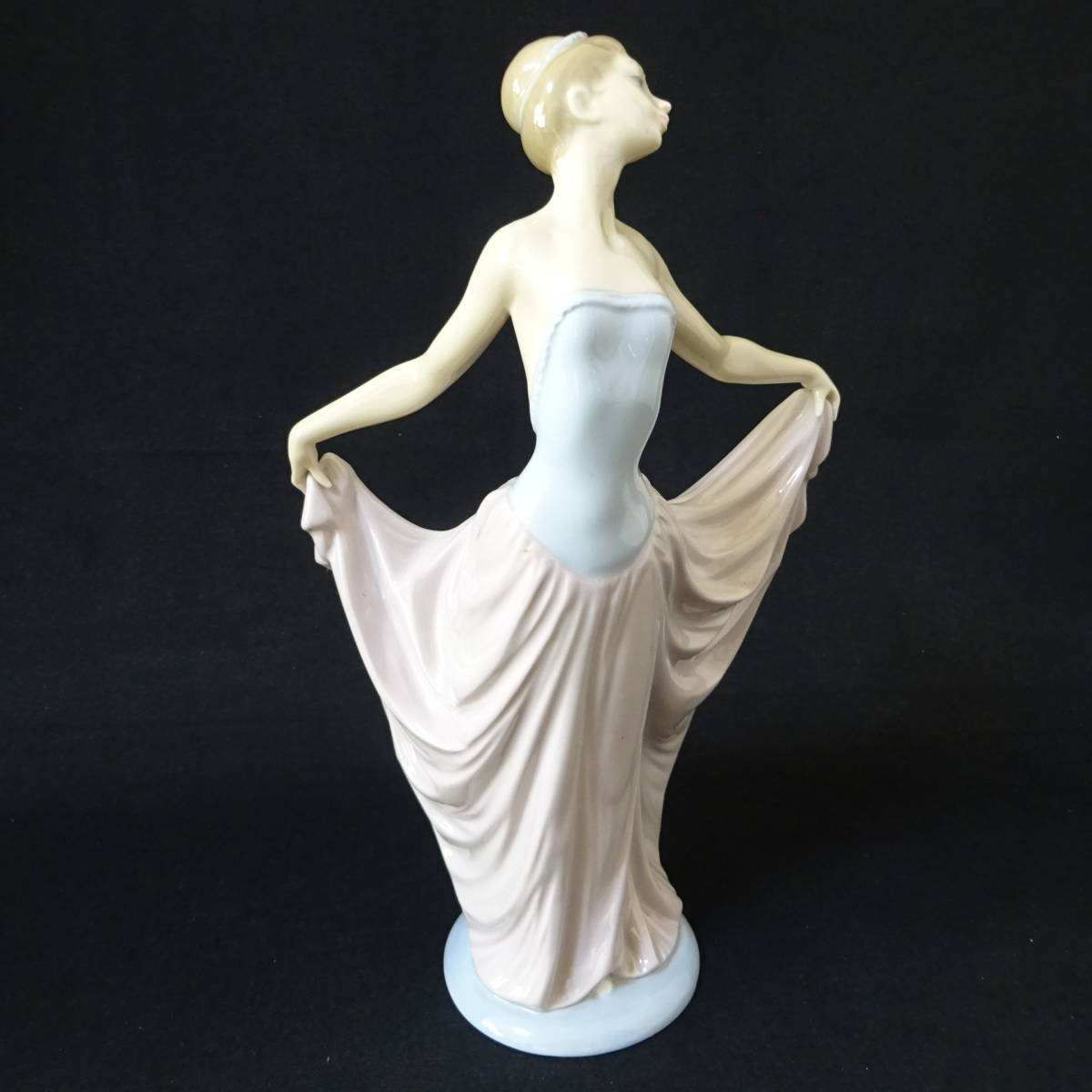 リヤドロ LLADRO 踊る少女 リヤドロ LLADRO 踊る少女 【公式
