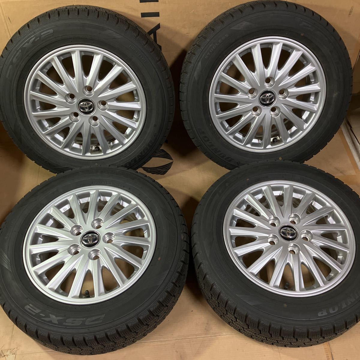 195⁄65R15 ダンロップ ヴォクシー 手渡しOK 冬用セット スタッドレス