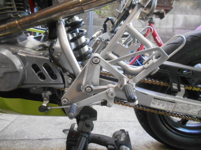 ホンダ　XR100モタード　リアブレーキ　NSF100ステップ　エイプ50　エイプ100　XR50　AC16　HC07 XR100モタード XR100モタード(HD13) | ホンダ ステップ ＤＥ耐に最適！ＸＲ50&frasl;100モタード用バックステップＫＩＴ