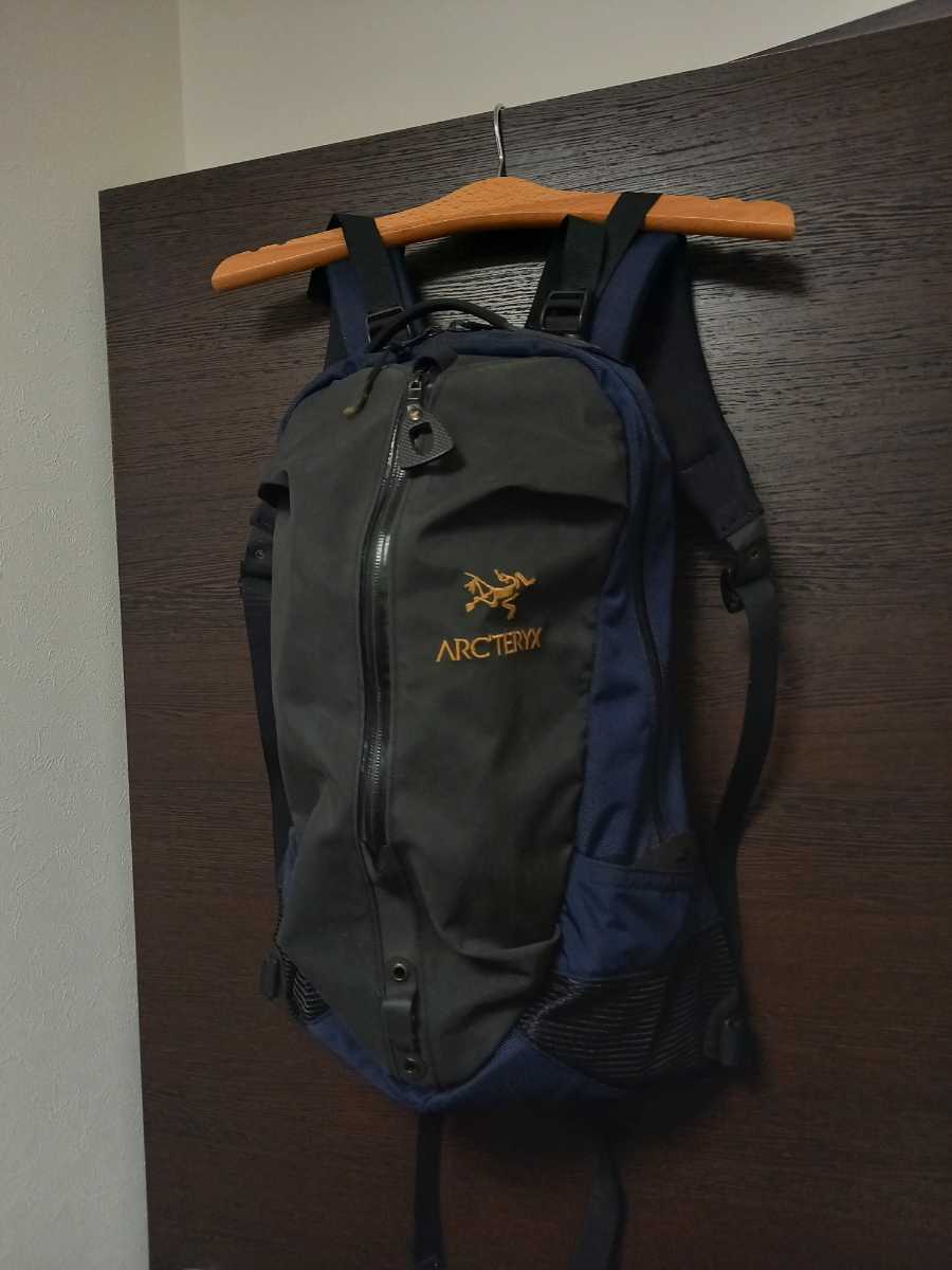  ARC'TERYX &times; BEAMS ARRO22 アークテリクス アロー22 ビームス別注 限定 ネイビー&times;ブラック リュック バッグパック コラボ 良品(アークテリクス)｜売買されたオークション情報、yahooの商 アークテリクス