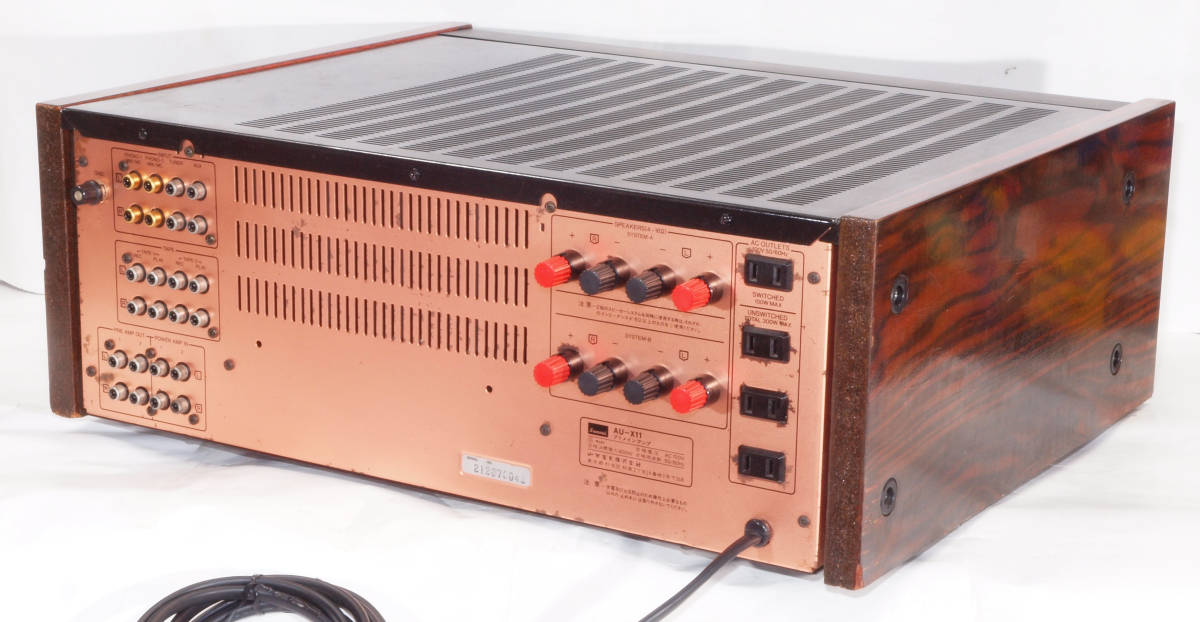 40年位前の SANSUI サンスイ プリメインアンプ AU-X11 です