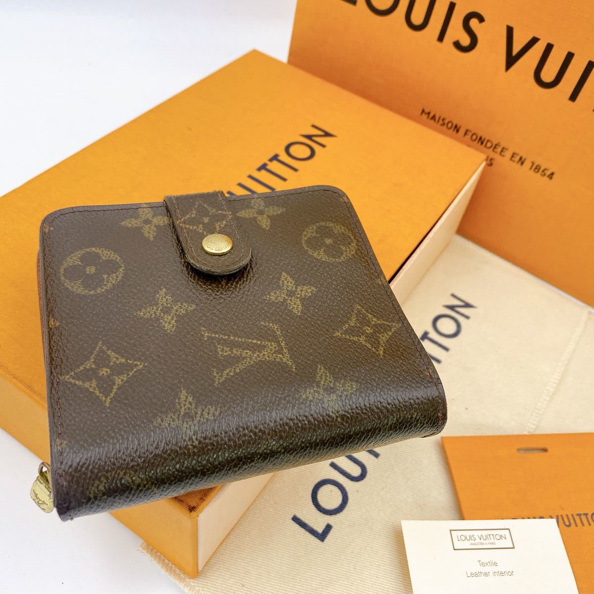 A1015【美品】LOUIS VUITTON ルイヴィトン モノグラム コンパクト 