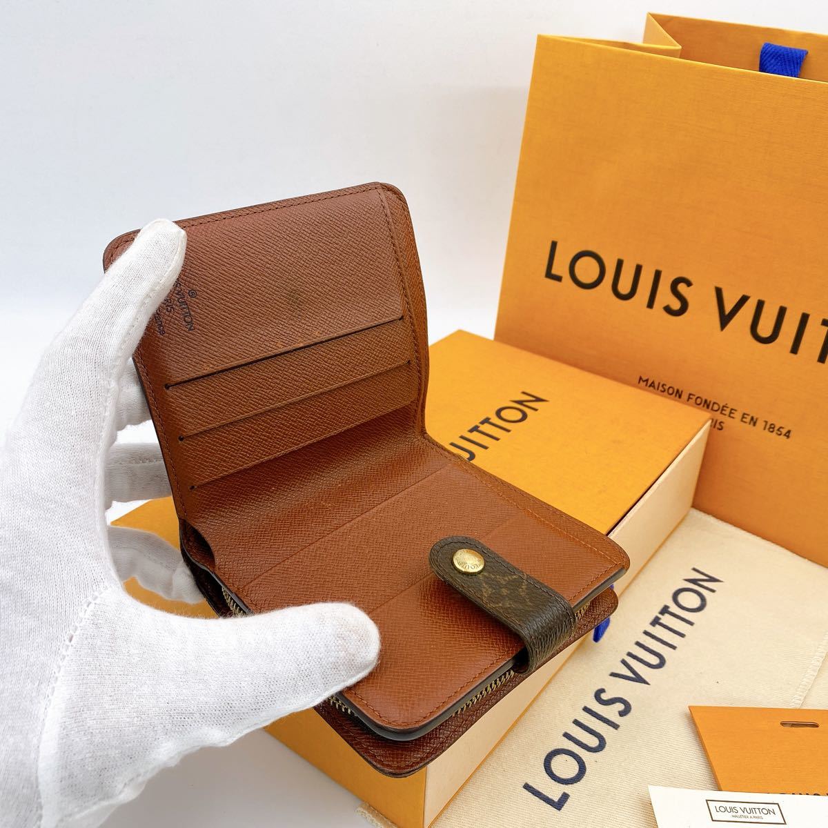 A1015【美品】LOUIS VUITTON ルイヴィトン モノグラム コンパクト 