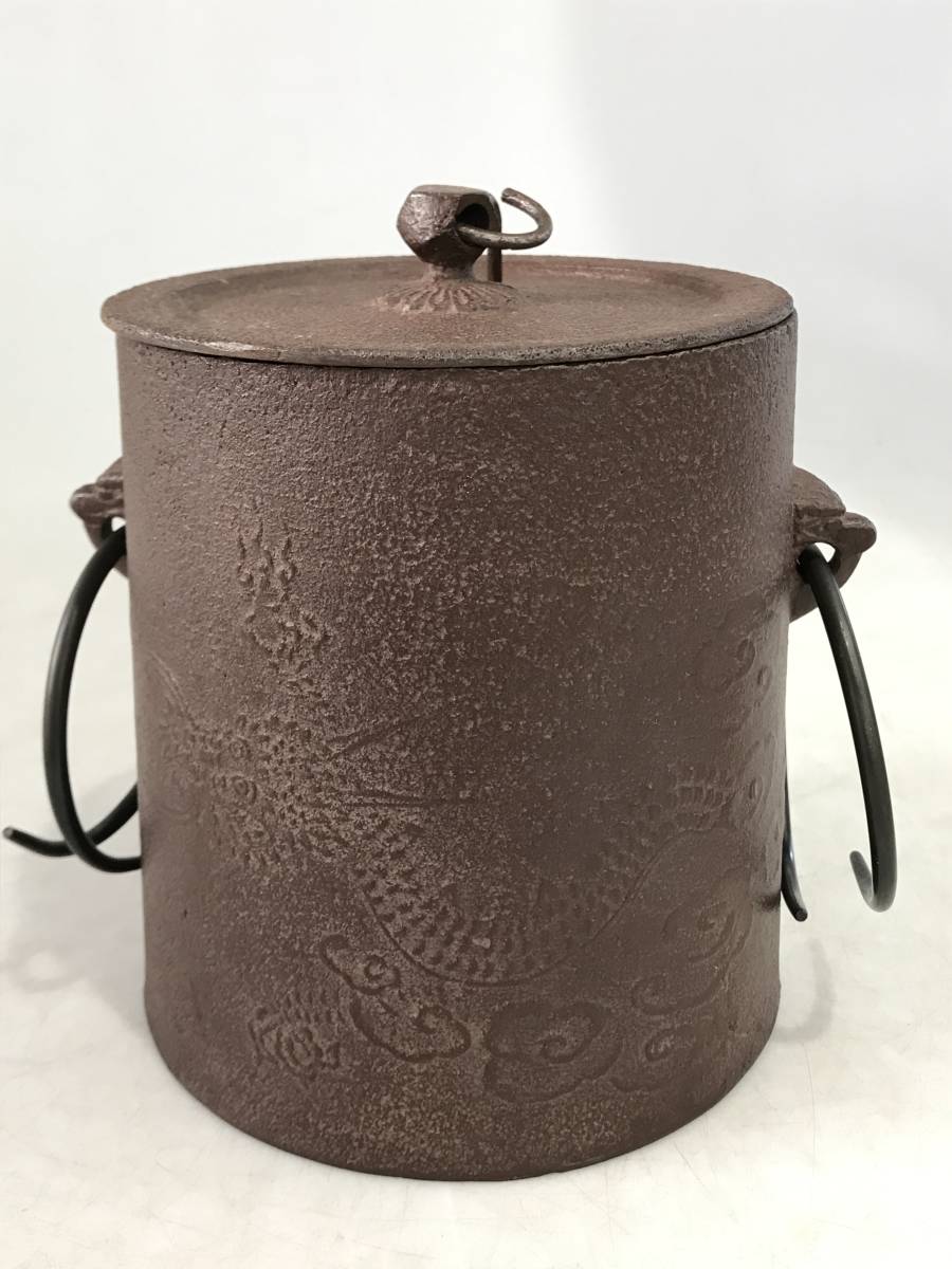 茶道具 釜師:佐藤浄清 雲龍釜 筒釜 釜環 共箱 送料込み HG3455 釜師『佐藤浄清』作 雲龍釜 釜環付 在銘 茶道具 茶釜 釜 筒釜