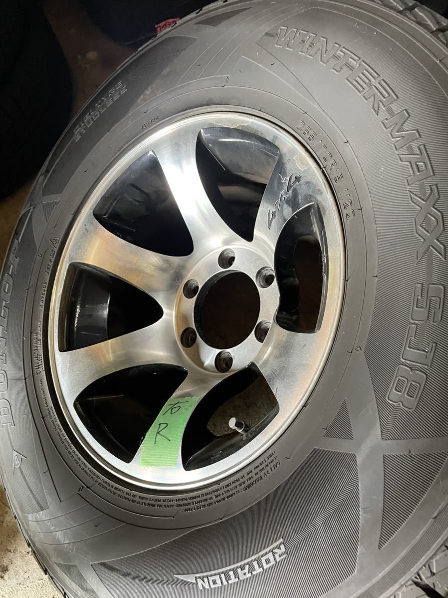 □265/70R15スタッドレスタイヤ4本セット 2019年製バリ溝 78プラド等 
