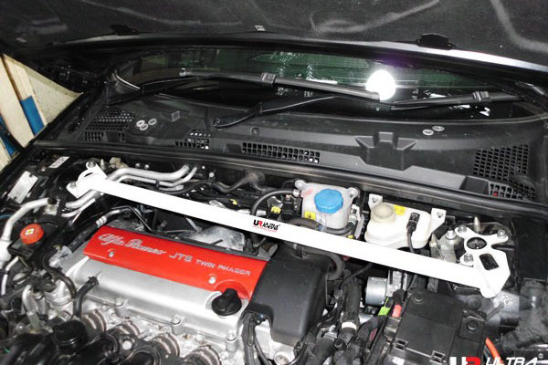 ウルトラレーシング フロントタワーバー アルファロメオ 159 93922 2006/02～2011/07