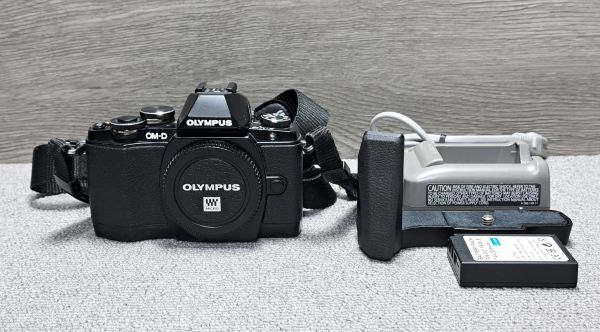 E-M10 OM-D OLYMPUS Watch ミラーレス一眼 ブラック Olympus - E